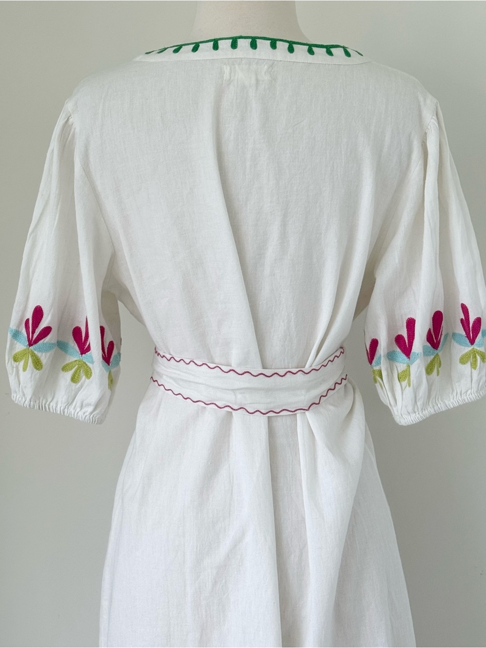 Roller Rabbit Embroidery Caftan Tie Dress White Pink Floral Dress Size S - Picture 5 of 10